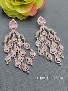 Élégantes boucles d'oreilles pendantes en or rose avec pierres CZ étincelantes pour les mariages et les soirées, pour femmes et filles, en provenance d'Inde - Product Image 4