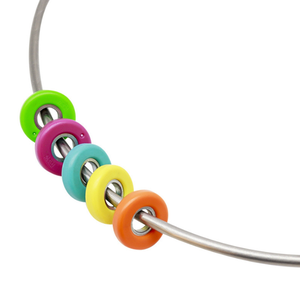 2025 di vendita calda di chiacchiere giocattolo giocattolo multifunzione per bambini anello magico personalizzato gioco di bere giroscopio anelli giocattolo - Product Image 3