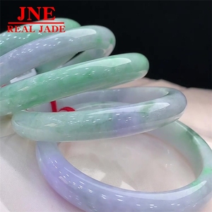 <span class=keywords><strong>Bracciale</strong></span> in <span class=keywords><strong>Giada</strong></span> Naturale del Myanmar di Grado A, <span class=keywords><strong>Verde</strong></span> Viola Delicato, Vendita all'Ingrosso - Product Image 1