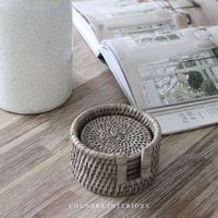 Set mit individuell gestalteten, umweltfreundlichen, langlebigen Untersetzer aus natürlichem vietnamesischem Rattan (14 cm Durchmesser) zum Schutz von Tee- und Kekstassen aus Holz