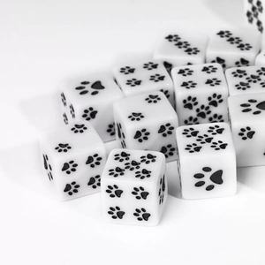 Dés de jeu amusants en plastique D6, <span class=keywords><strong>logo</strong></span> personnalisé imprimé, dés de jeu de rôle, vente en gros OEM, promotionnels - Product Image 1