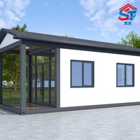 Maison conteneur pliable préfabriquée Apex Roof Home 20 pieds avec véranda en verre, chambre à deux fenêtres, isolée en acier, personnalisable OEM ODM