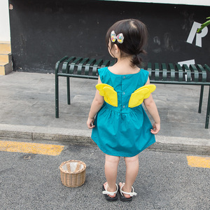 Marché de Vêtements en Gros : Robe sans Manches Colorée à Motifs Fantaisistes et Décoration Ailes pour Petites Filles - Product Image 2