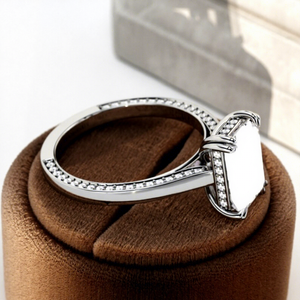 Anillo de Compromiso con Diseño Único, Corte Esmeralda, Diamante Cultivado en Laboratorio de 3 Quilates, Halo Oculto, Certificado IGI, Claridad VVS, Oro Sólido de 14k/18k - Product Image 3