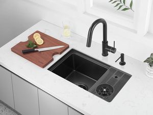 Évier de cuisine simple fait main à installation sous plan, noir canon de fusil, avec rince-verre et panier de vidange, design contemporain - Product Image 5