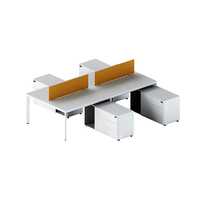 Bureau de travail ergonomique moderne en bois blanc, conception modulaire à assembler, supportant une station de travail informatique pour deux personnes, idéal pour le partage entre collègues.