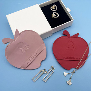 Bolsa de Embalaje de Joyería de Cuero con Logotipo en Relieve en Forma de Mini Manzana, de Lujo, Novedad, para Pendientes, Collares y Pulseras, Venta al por Mayor - Product Image 4