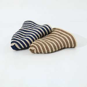 Sombrero de Sol de Yute Natural Blanco y Negro, Nuevo Modelo Verano 2025, Sombrero de Pescador a Rayas con Cuerda, Estilo Vintage para Mujer - Product Image 4