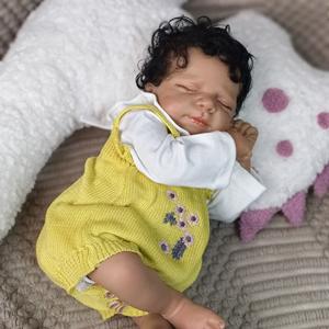 Muñeca realista de 18 pulgadas <span class=keywords><strong>con</strong></span> <span class=keywords><strong>ojos</strong></span> <span class=keywords><strong>cerrados</strong></span>, cuerpo de vinilo <span class=keywords><strong>con</strong></span> traje de tela, la más nueva muñeca recién nacida para niñas - Product Image 5