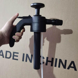 Boquilla de cuatro orificios resistente a ácidos y álcalis, inyector de plástico negro para botella de spray mecánico, 24 mm de longitud, YL SKPT - Product Image 1