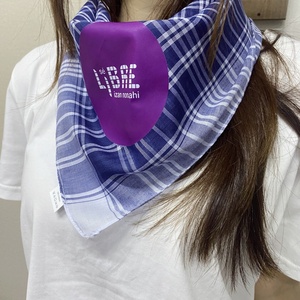 Pañuelo cuadrado de poliéster con etiqueta de logotipo personalizado, pañuelo multifunción para ciclismo al aire libre, pañuelo facial teñido con hilo sin costuras - Product Image 3