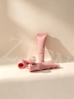 Tube cosmétique PE 19 mm 8 à 15 ml pour baume à lèvres, personnalisable OEM/ODM, avec capuchon à vis côtelé et anse de suspension, emballage pour soins des lèvres