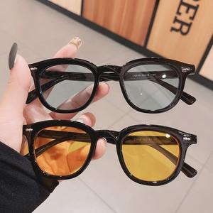 Nouvelle <span class=keywords><strong>tendance</strong></span> de style, lunettes de soleil carrées classiques en plastique pour hommes et femmes, mode coréenne <span class=keywords><strong>2023</strong></span>, lunettes de soleil unisexes pour l'extérieur - Product Image 2