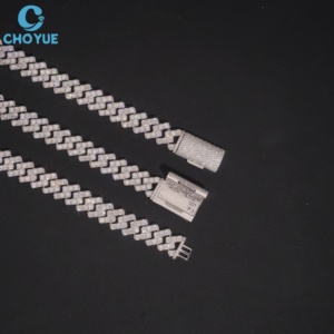 Cadena Cubana de Lujo con Moissanita Certificada GRA, Plata 925 con Baño de Rodio y Engaste Pavé, Joyería Unisex - Product Image 4
