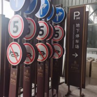 Marqueurs LED multicolores, signalétique publicitaire et directionnelle personnalisée pour centres commerciaux