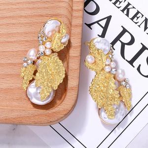 Nuovi Orecchini a Perno con Perle Design Autunno 2019, Gioielli a Forma di Foglia Geometrica in Lega per Donna - Product Image 2