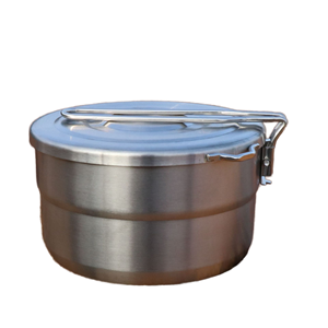 Casserole de camping en acier inoxydable avec couvercle, finition brossée, design minimaliste pour une utilisation en extérieur, compatible avec les cuisinières à gaz et à induction - Product Image 1
