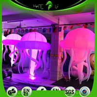 Décoration suspendue géante en forme de méduse gonflable personnalisée avec éclairage LED pour la publicité
