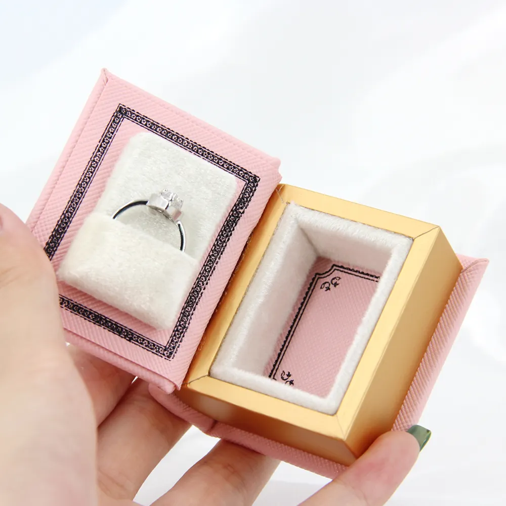 高級結婚指輪ボックスベルベットブック形状婚約小さなリングジュエリーボックスカスタムデザインロゴブック形状リングジュエリーボックス