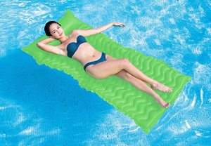 แผ่นลอยน้ำเป่าลมรูปสี่เหลี่ยมผืนผ้า PVC สีเขียว ขนาดความยาว 137-168 นิ้ว กว้าง 89-120 นิ้ว สำหรับใช้ในสระว่ายน้ำ - Product Image 4