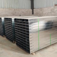 Canaux de câblage métalliques fermés à fond plein galvanisés à chaud, anti-poussière et anti-corrosion pour câblage électrique d'usine