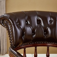 Fauteuil de Direction en Cuir Huilé Marron, Capitonnage Boutonné, Dossier Aile, Garniture Cloutée, Coussin Lombaire, Base Étoile en Bois, Burostuhl