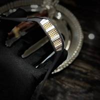 La montre de style rock la plus luxueuse en or avec tourbillon RM 66 "Devil's Horn" en fibre de carbone, édition limitée.