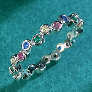 Anillo de Eternidad Moderno Chapado en Latón con Circonitas Cúbicas de Laboratorio, Gemas Arcoíris con Engaste de Bisel, Redondo, Unisex, para Uso Diario - Product Image 2