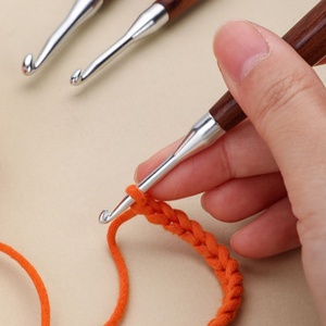 Crochet en aluminium avec manche en <span class=keywords><strong>bois</strong></span> 3.0-10.0mm, outil de tricot manuel simple pour le bricolage - Product Image 3