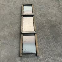 Support d'équipement en tôle robuste avec base en acier soudée sur mesure