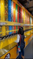 Tube acrylique personnalisé pour présentoir mural arc-en-ciel de confiserie avec distributeurs à gravité et bacs