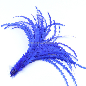 Plumas de cola de gallo en forma de corte recortado teñido al por mayor de fábrica 27-35cm para sombrerería - Product Image 4