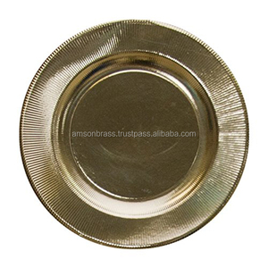 Assiettes décoratives dorées martelées au centre du chargeur - Product Image 2