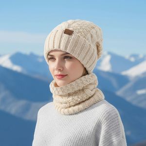 <span class=keywords><strong>Ensemble</strong></span> 3 pièces en tricot acrylique pour femmes et hommes : <span class=keywords><strong>bonnet</strong></span> d'hiver, <span class=keywords><strong>écharpe</strong></span> et gants avec étiquette en cuir – Vente en gros - Product Image 4