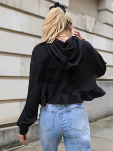 Pull à capuche noir à volants avec cordon, nouveau Design fabriqué par Huzaifa products OEM - Product Image 2