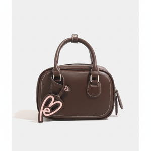 Sac à main tendance rétro français haut de gamme pour femme audacieuse, style Parisien, avec rivets, porté épaule ou croisé, design sac coussin zippé - Product Image 1