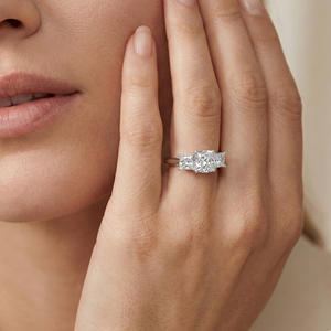 Bague de fiançailles classique ethnique à trois pierres en moissanite, plaqué argent sterling 925, cadeau de luxe pour mariage, fête, anniversaire - Product Image 6