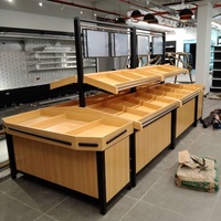 Étagères et présentoirs personnalisés modernes en acier et bois avec éclairage LED, écologiques, étanches et robustes pour supermarchés