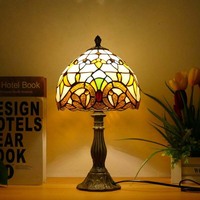 Lampe de table en verre teinté style baroque rétro avec motif de roses et de raisins, lampe de chevet LED pour la décoration de la chambre à coucher