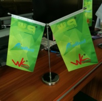 Vente en gros de haute qualité Impression personnalisée Table portable Bureau Mini drapeau Publicité Pole délicat larme/plume