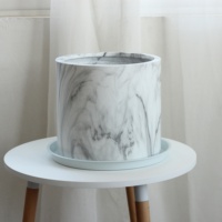 Grand pot à plantes en fibre de verre effet marbre avec plateau, forme cylindrique ronde pour la décoration de la maison et du jardin