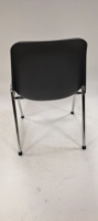 Chaise d'école et de formation empilable OK-506C avec pieds chromés, coque en PP mat et siège rembourré, capacité de 600 lb pour salles de classe et conférences