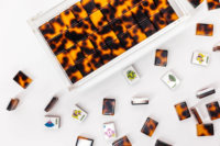 Juego de Mahjong Portátil de Acrílico Ecológico Plegable de Lujo de 160 Piezas con Diseño de Concha de Tortuga Personalizado de Primera Calidad, Estilo Oriental y Occidental