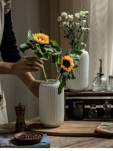 Jarrones Redondos de Cerámica Nórdica Elegantes y Únicos con MOQ Bajo para Decoración del Hogar y Bodas - Product Image 6