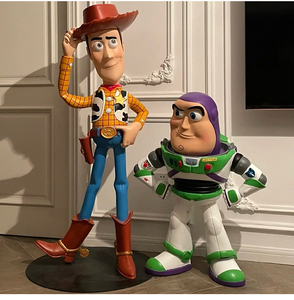 In fibra di vetro artificiale <span class=keywords><strong>sceriffo</strong></span> legnoso Buzz statua in resina rossa giocattolo storia bambole decorazione per la casa da giardino artigianato film ispirato - Product Image 3