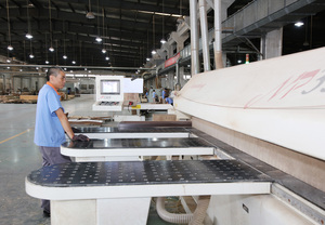 ארון אחסון מודרני לחדר שינה מעץ מלא עם נגיעות ראטן, דלתות כפולות, מגירות מתכווננות, ידידותי לסביבה, מורכב מראש - Product Image 6