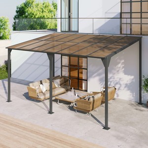 Pergola murale moderne d'extérieur avec toit en polycarbonate incliné, structure en fer thermolaqué, protection UV60+, résistante aux intempéries et écologique - Product Image 1