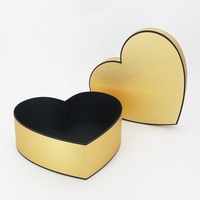 Boîte cadeau en papier kraft en forme de cœur personnalisée en gros avec revêtement UV, gaufrage et pelliculage mat pour cadres photo et parfums