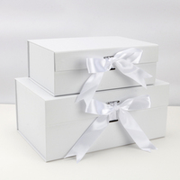 Boîtes cadeaux pliables élégantes blanches avec couvercle magnétique, logo personnalisé, sans stockage, petites, moyennes, grandes, avec ruban