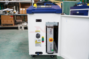 Nettoyeur laser continu à grande vitesse 1500W de 300mm de large pour l'élimination de la peinture antirouille du châssis/cadre du camion - Product Image 6